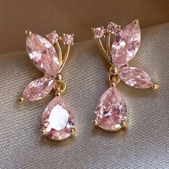 Elegant butterfly Vintage style pink glass Earrings - Picture 5 of 5